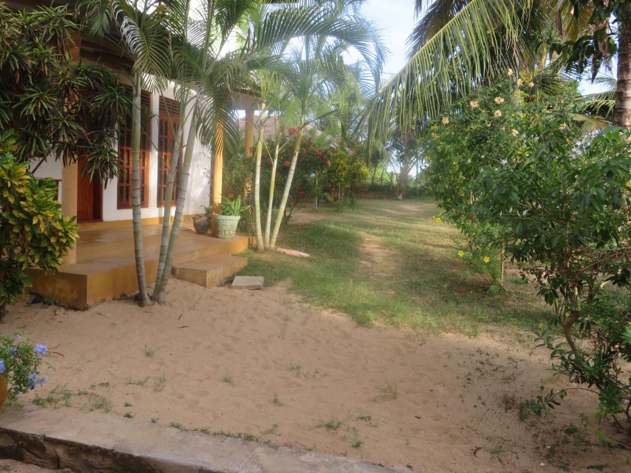 Beach Lagoon Guesthouse Tangalle Exterior photo